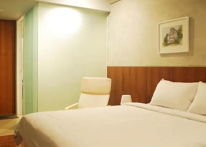 Deluxe Queen Room